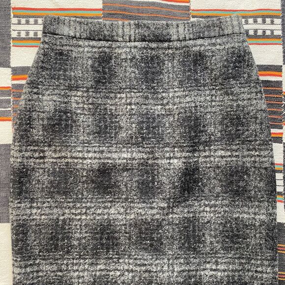 Banana Republic Wool Blend Skirt. Size 8. Knee Length. Winter. Work Wear. Casual - Picture 7 of 9